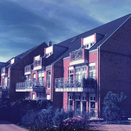 Haus mit neu eingebauten Fenstern
